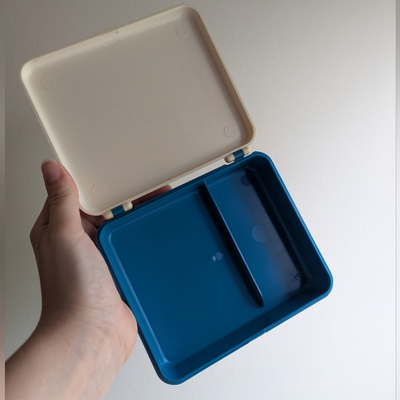 Johnson & Johnson First Aid Compact Kit - Picture 3 of 3